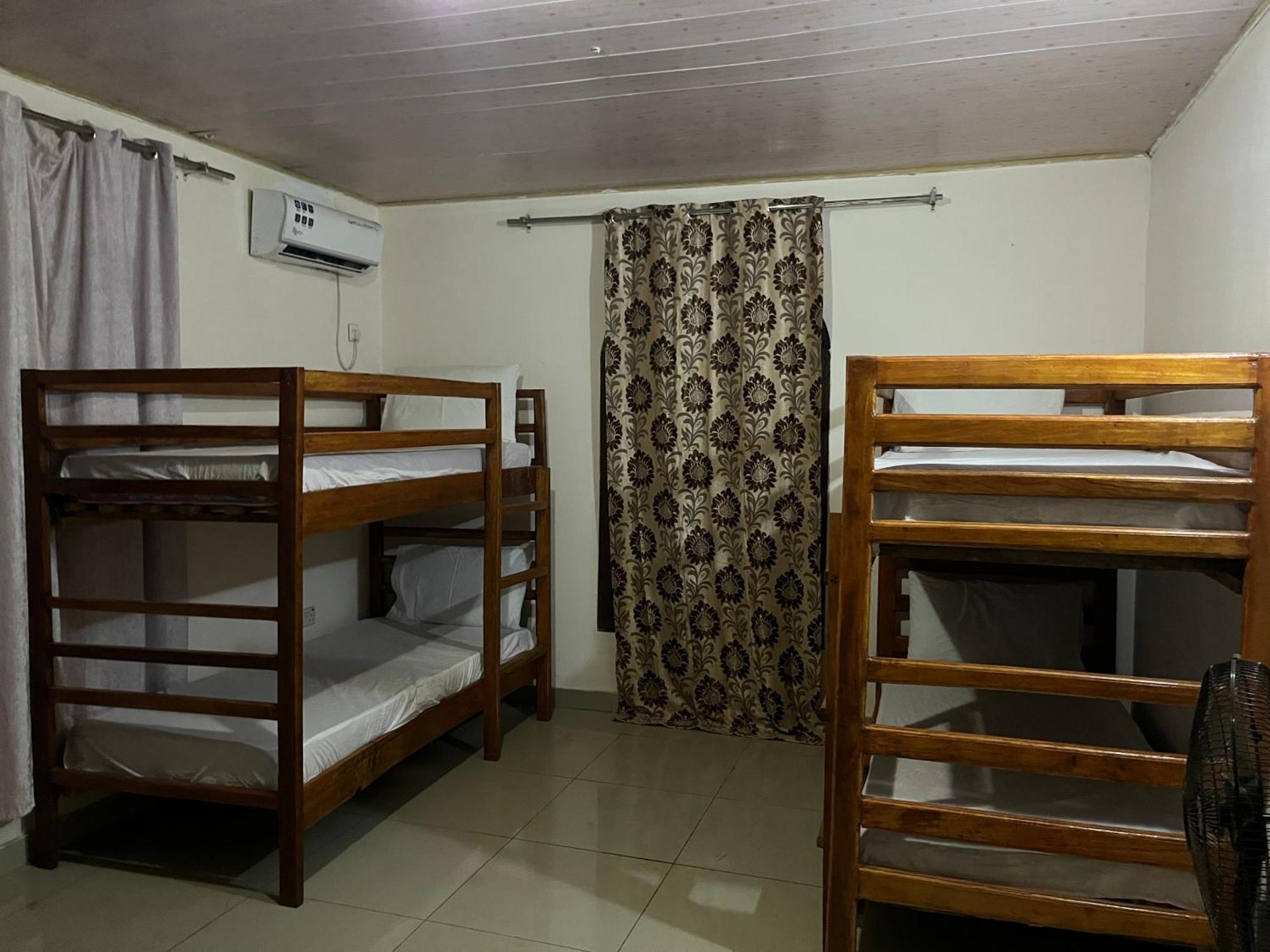 Pearson Street Hostel Freetown Bagian luar foto